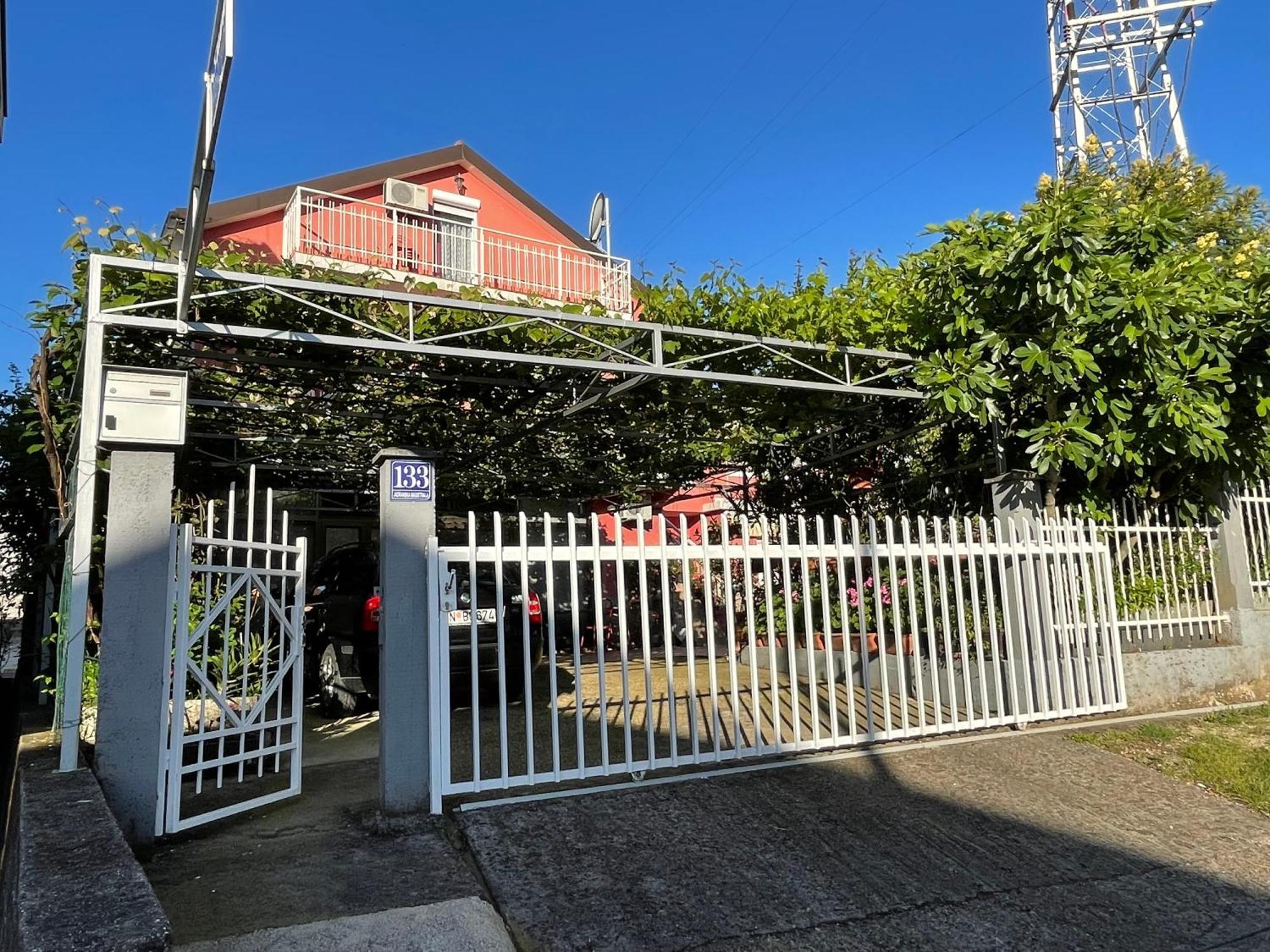 Studio Max Bijela Ngoại thất bức ảnh