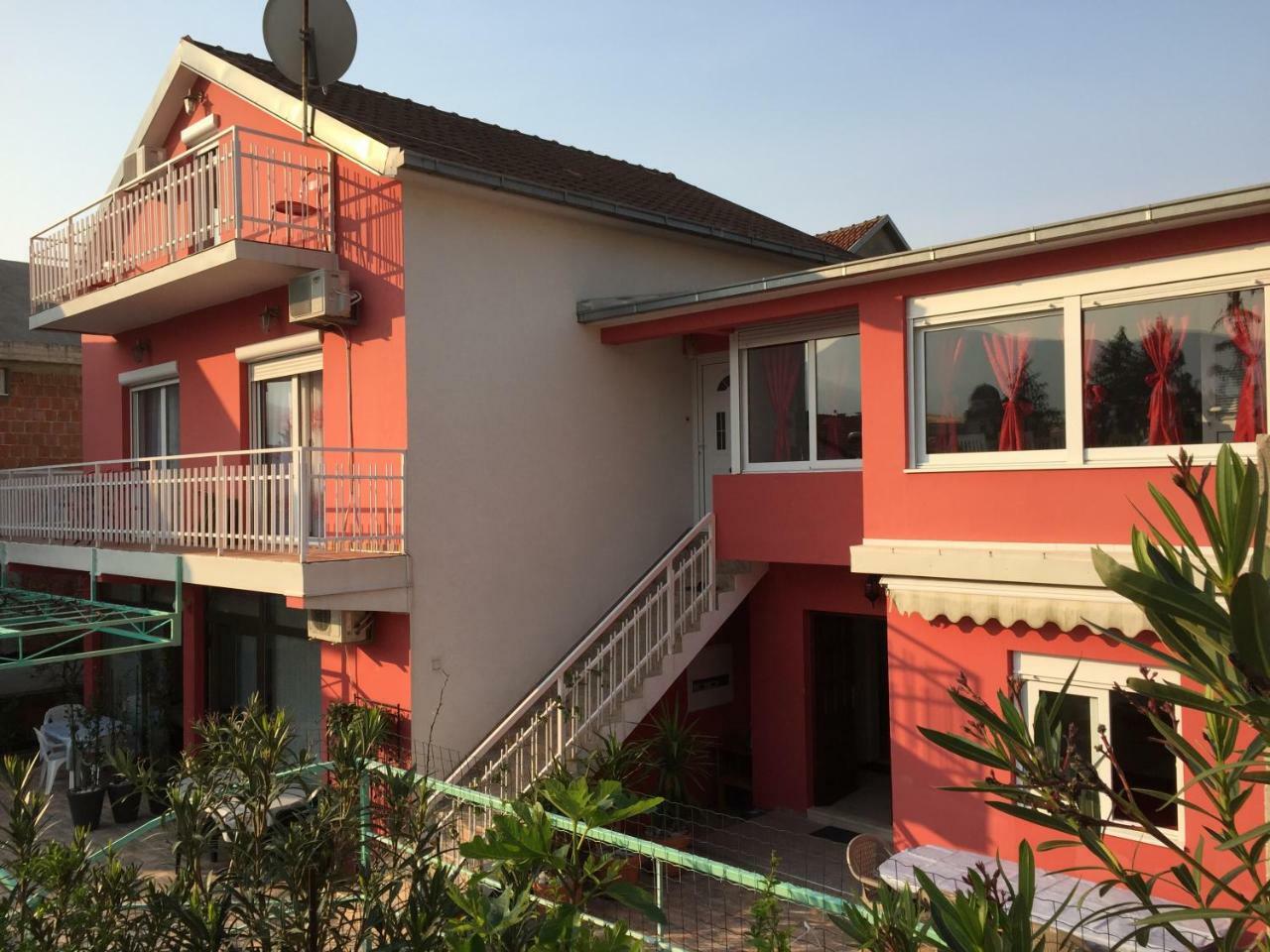 Studio Max Bijela Ngoại thất bức ảnh